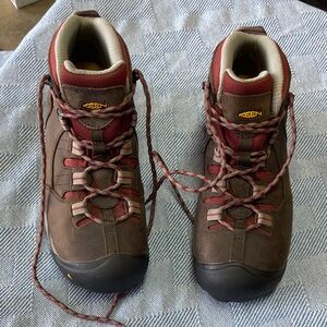 KEEN Women's Brown and Burgundy Lace-Up Hiking Boots
